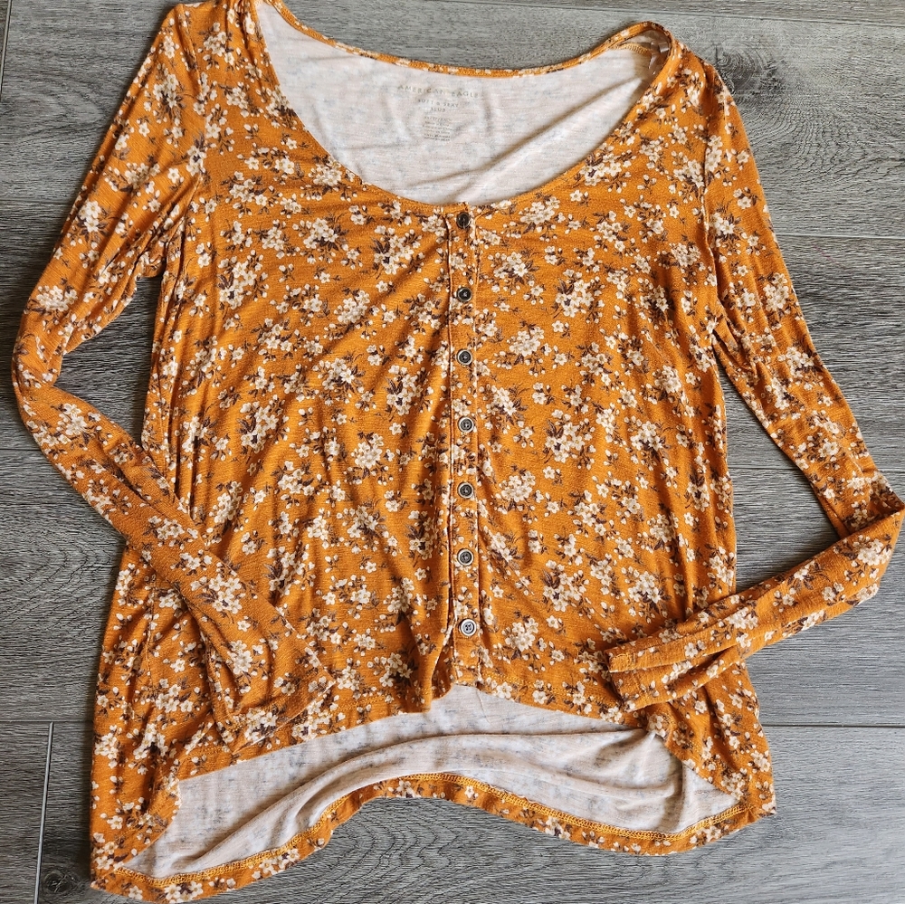 AE soft and sexy floral top